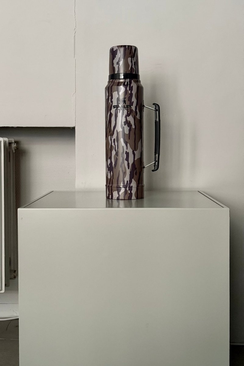 Stanley - Classic Legendary Bottle 1 L | Bottomland - Kitchenware - zulqamvoxer.shop